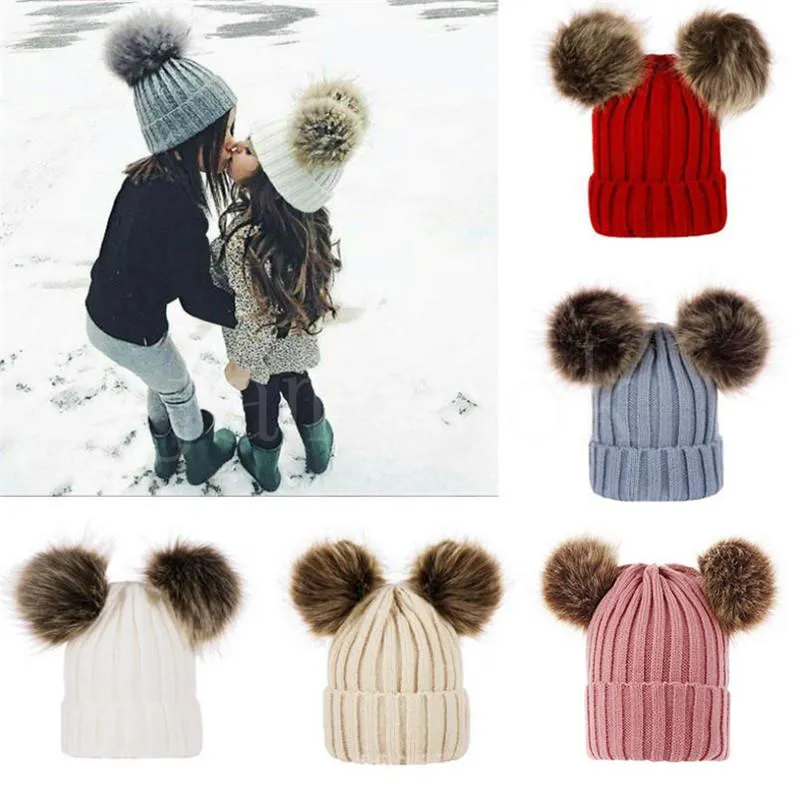 Enfants Bébé Tricoté Chapeaux Hiver Tricot Solide Crochet Cap Chaud Doux Pom Poms Bonnets Double Hairball Chapeau En Plein Air Slouchy Caps DB206