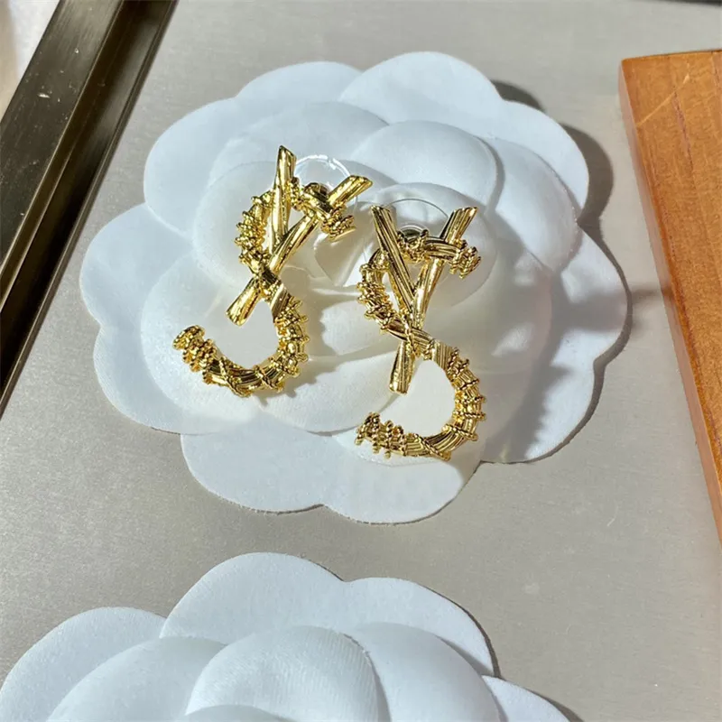مصمم أقراط للنساء والمجوهرات الفاخرة الفضة الذهب رسائل هوب حلق إمرأة أزياء العلامة التجارية الأذن ترصيع D22021701YY