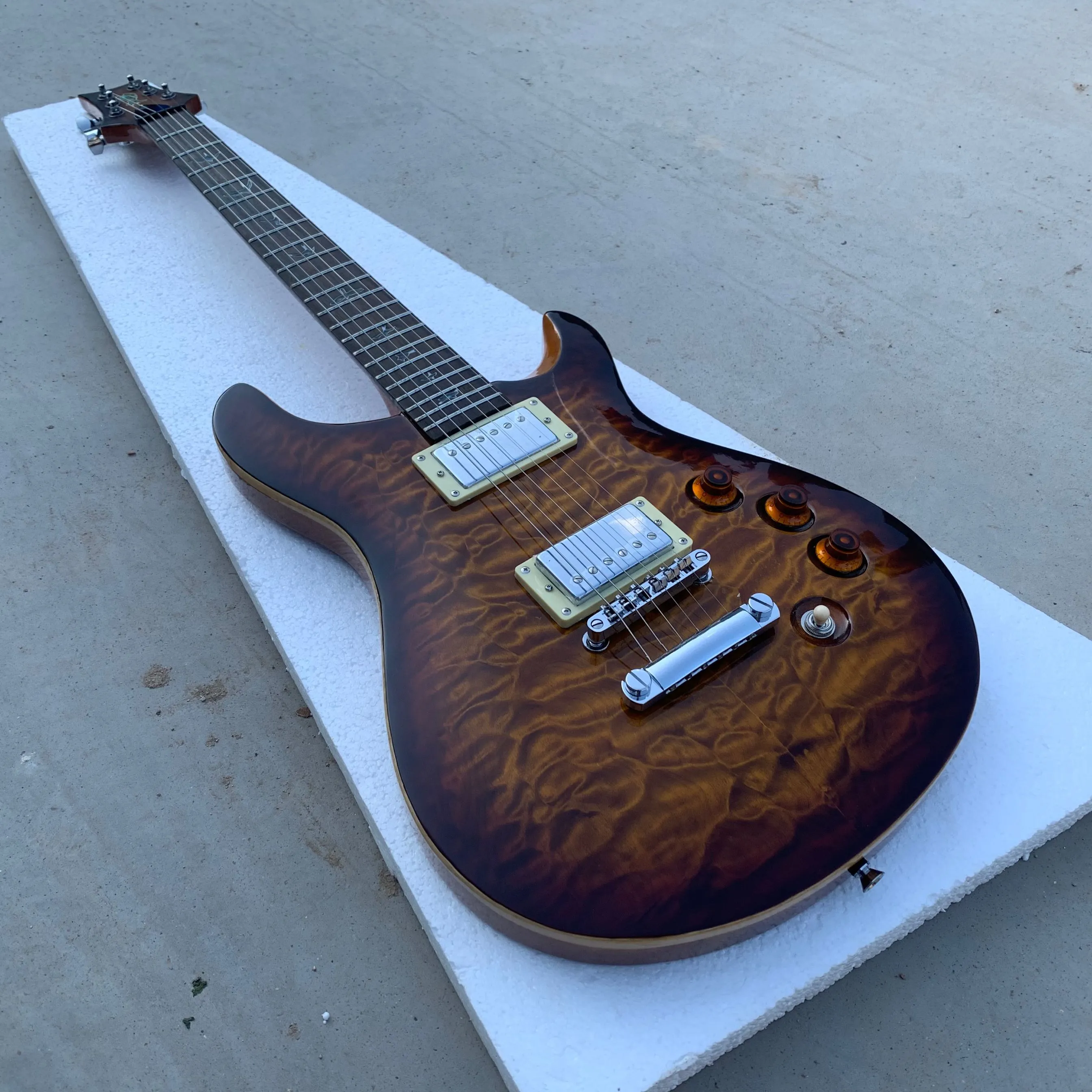 Rare Private Stock Paul Smith Brown Quilted Maple Top Electric Guitar Abalone Inlay, 2 Humbucker Pickups, Eagle Logo Headstock