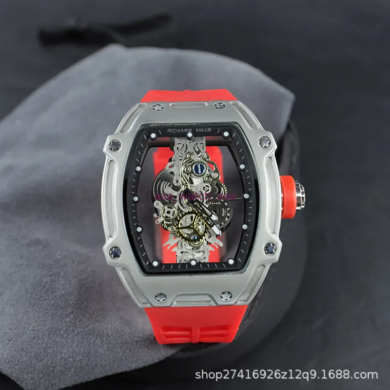 In 2021 , the latest version of the skull sports have men's and women's leisure fashion quartz watch16