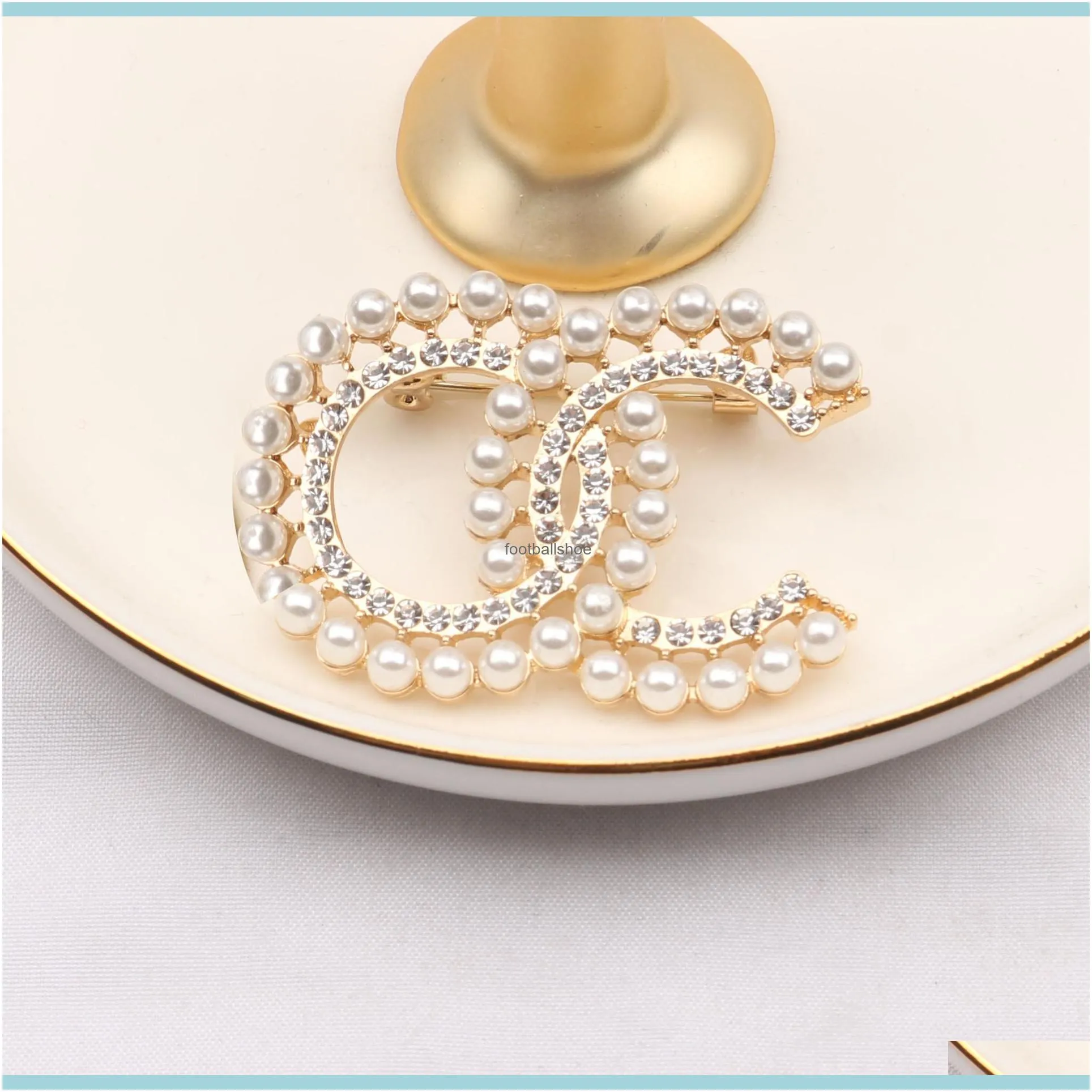 Luxury Brand Designer C Letters with Diamond Brooch Creativity Personality Pearl Crystal Rhinestone Korean Simple Style Brooches Pins