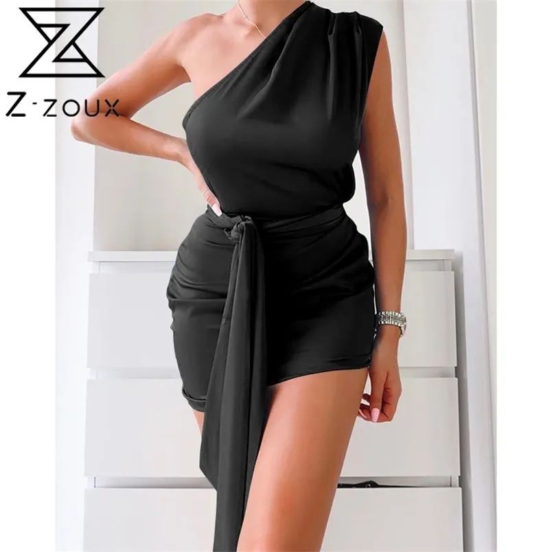 Chic Black High-Waisted Sleeveless Jumpsuit with Draped Neckline and Tie Belt Chic Black High-Waisted Sleeveless Jumpsuit with Draped Neckline and Tie Belt