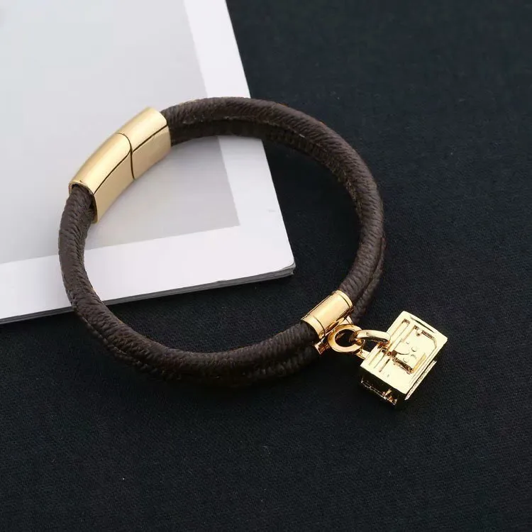 Europe America Fashion Lady Women Round Print Flower Double Deck Design Graverad V Letter Box Charm Leather Armband Bangle2746