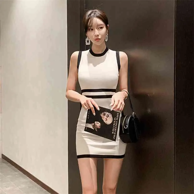 Sticka vit mini klänning Koreanska damer sommar ärmlös besättning nacke party mini sundress för kvinnor 210602