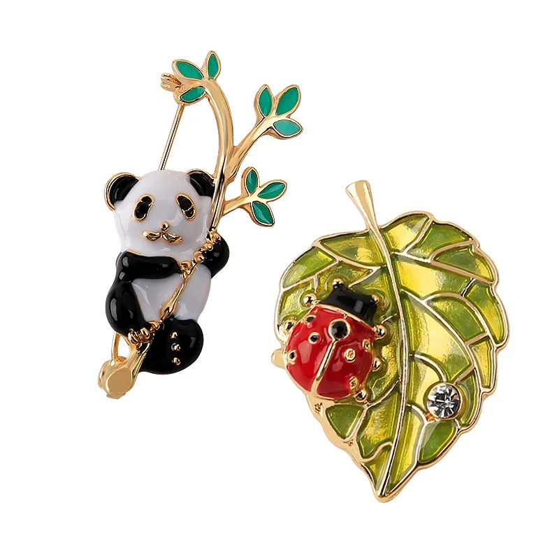 hele 10 stks / partij hoge kwaliteit metalen emaille blad lieveheersbeestje bamboe panda broche pin