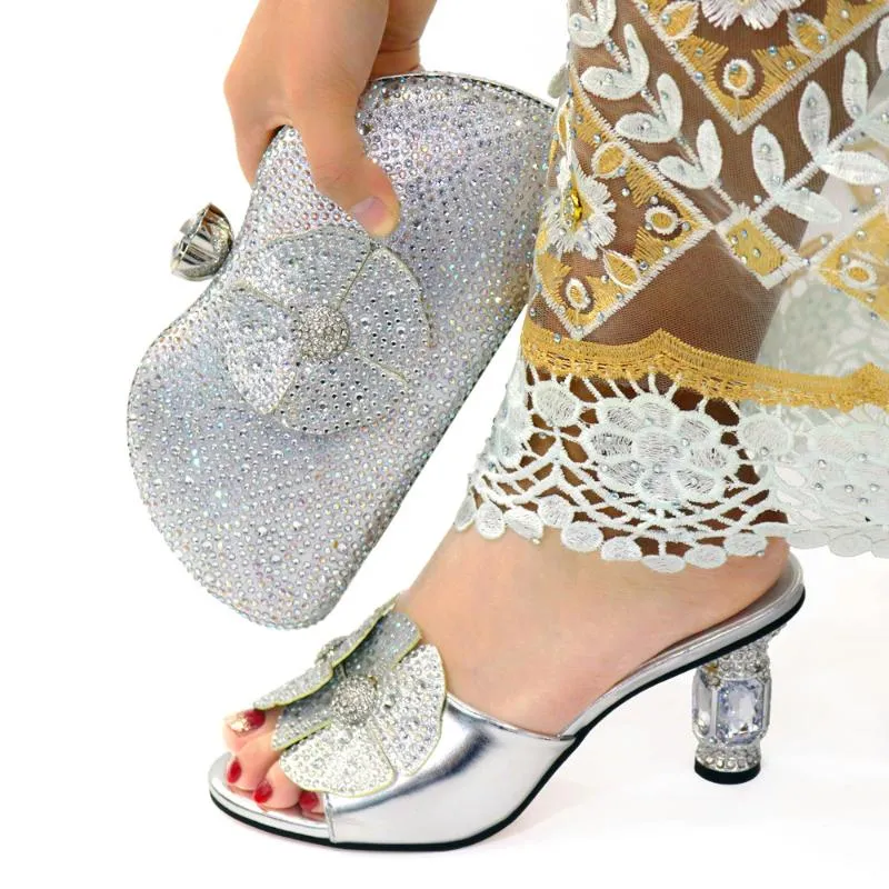 Silver italienska kvinnaskor och handväska set afrikanska damer höga klackar sandaler pumpar med kopplingspåse cr182 höjd 8 cm klänning
