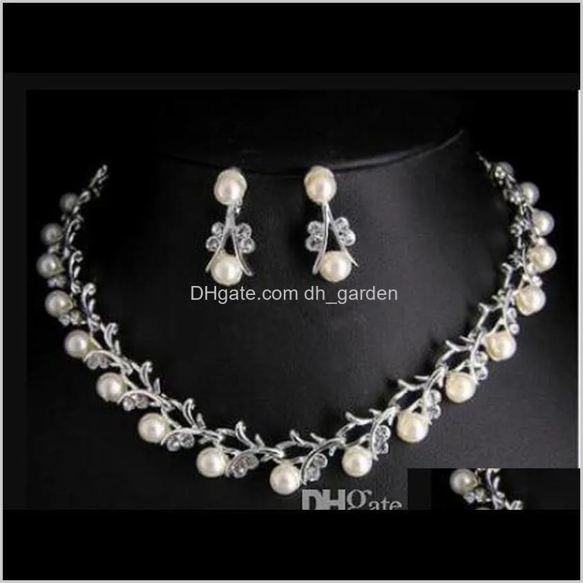 Unique tyle crystal and pearl Bridal necklace and earrings jewelry set