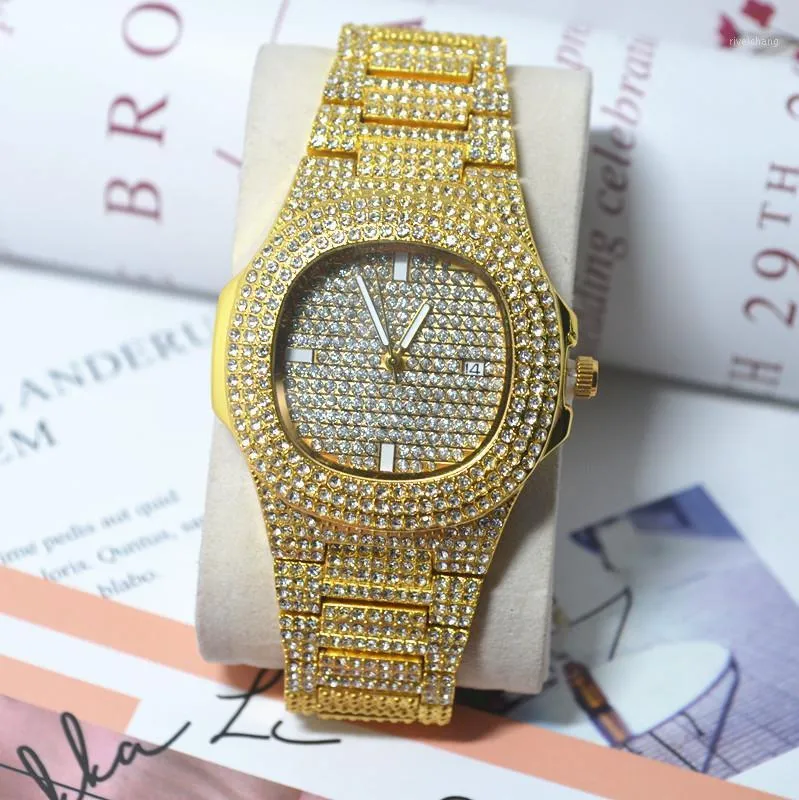 Wristwatches Steel Belt Diamond Men's Watch High-end Fashion Waterproof Calendar Quartz Hand