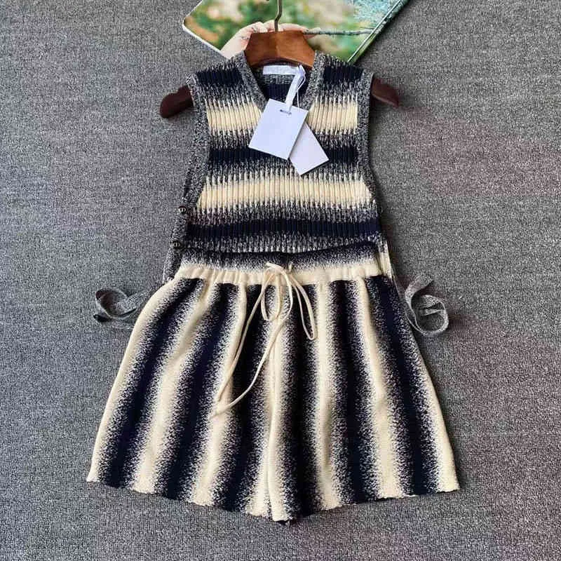 売り出しクリアランス パーカーdファミリーグラデーションニットベストレディース21夏のvネックスプリットストライプ スリム 年齢の短縮トップ お買い得の通販 Prestigemiddleeast Com