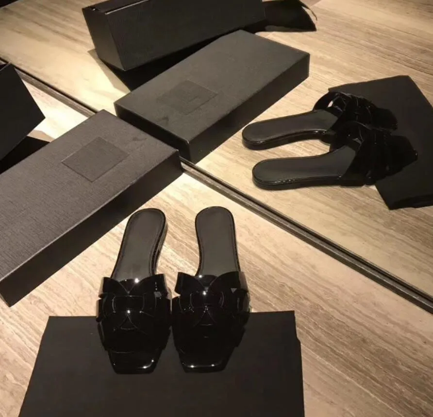 2021 Designer De Luxe Femmes Classique en cuir Tribote lisse Muller sandales Boucle Plate-forme dame Mode Casual Top Qualité Chaussures Avec Boîte