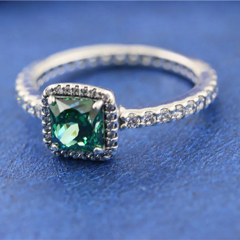 Anillo De Elegancia Atemporal Con Piedras De Circonia C bica Verde