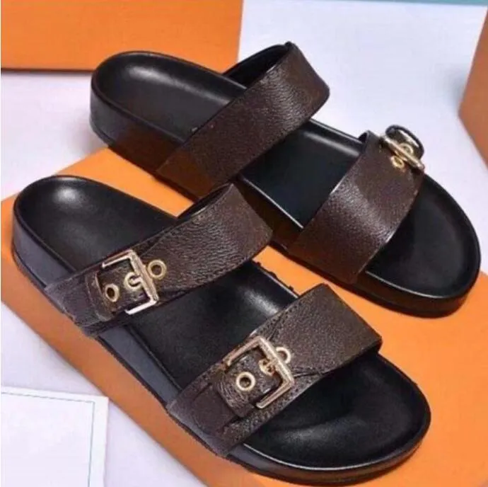 2021 Designer tofflor Nya R Luxury Slides Men Summer Rubber Sandals Beach Slide Fashion Scuffs Slippers Inomhusskor Storlek 35-45