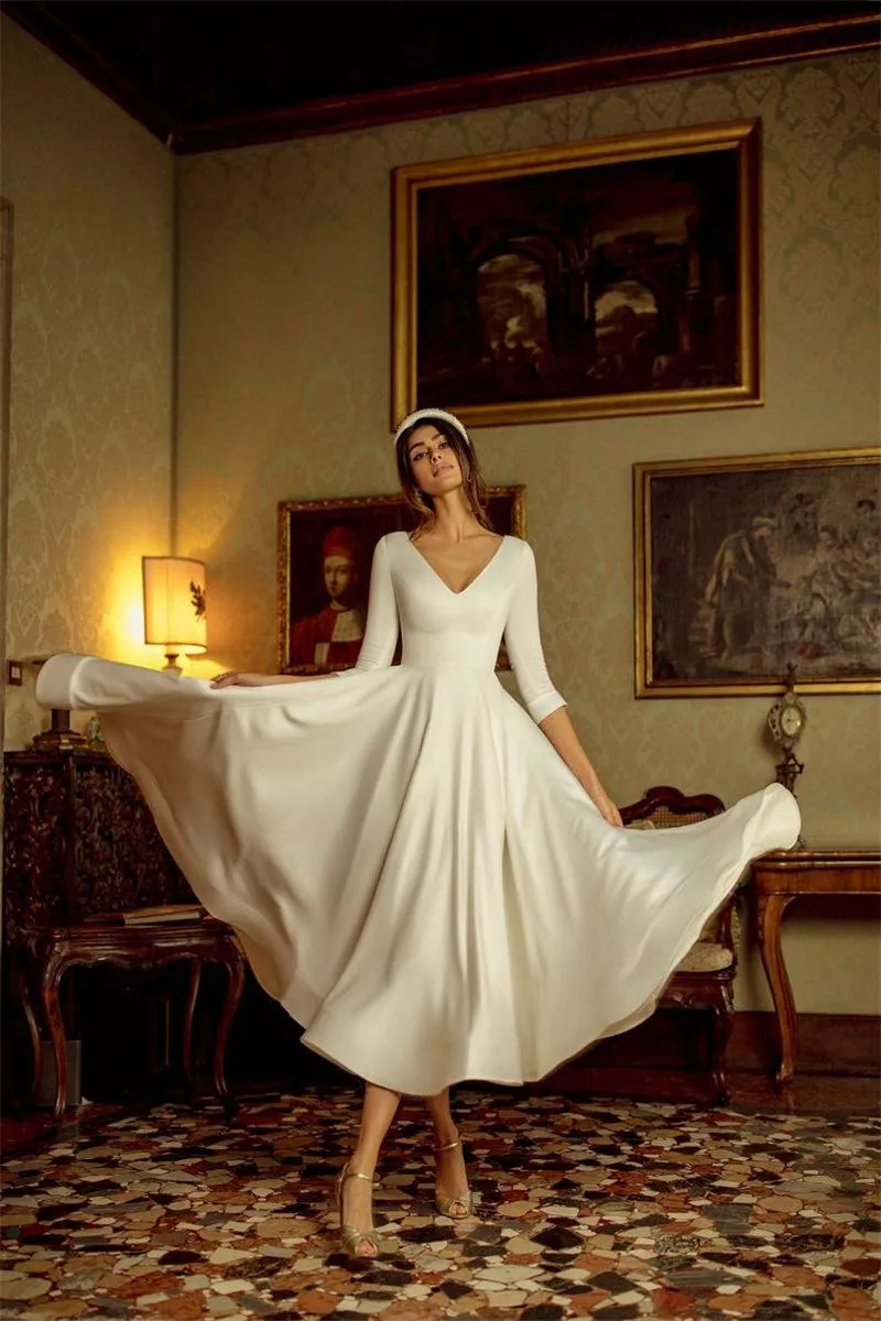 Arabe Dubaï Élégant Simple Robe De Mariée A-ligne Col En V Demi Manches Satin Genou Longueur Robes Formelles Pour Les Femmes Robes De Mariée Sur Mesure