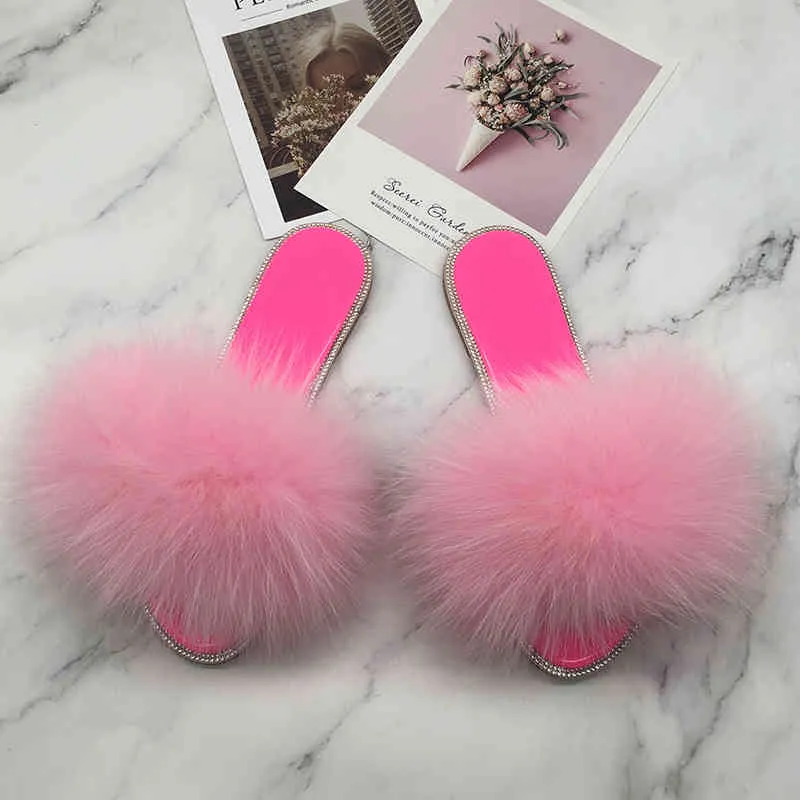 Sommar Kvinnors Tofflor Inomhus Fluffy Slipper Kvinna Furry Slides Ladies Designer Sko Lyx Kristall Sandaler med päls Avtagbar K722