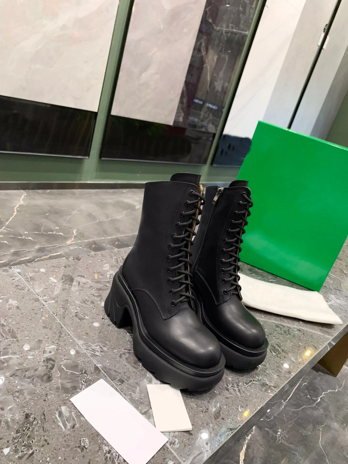 bottes 2021 luxe designer en cuir semelle extérieure en caoutchouc de qualité supérieure talons hauts avec la taille de la boîte 30-41