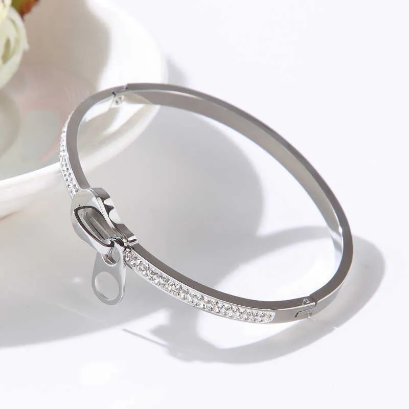 Bracelets de luxe en cristal CZ Bracelets en forme de papillon pour femmes fille manchette ouverte bracelet élégant fête de mariage bijoux cadeau Q0719
