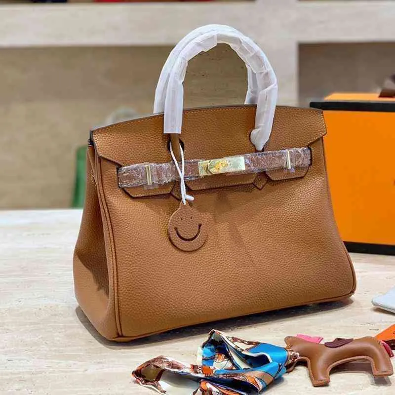 Women Luxurys Handbag Purse Design letter Genuine Leather Shoulder Bags Ladies Tote Bag wallet Lock hardware Hand bags Package Shopping bag