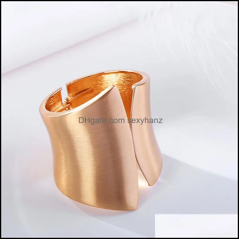 S2157 Fashion Jewelry Exaggerated Asymmetrical Wide Metal Bangle Bracelet Openable Bracelets