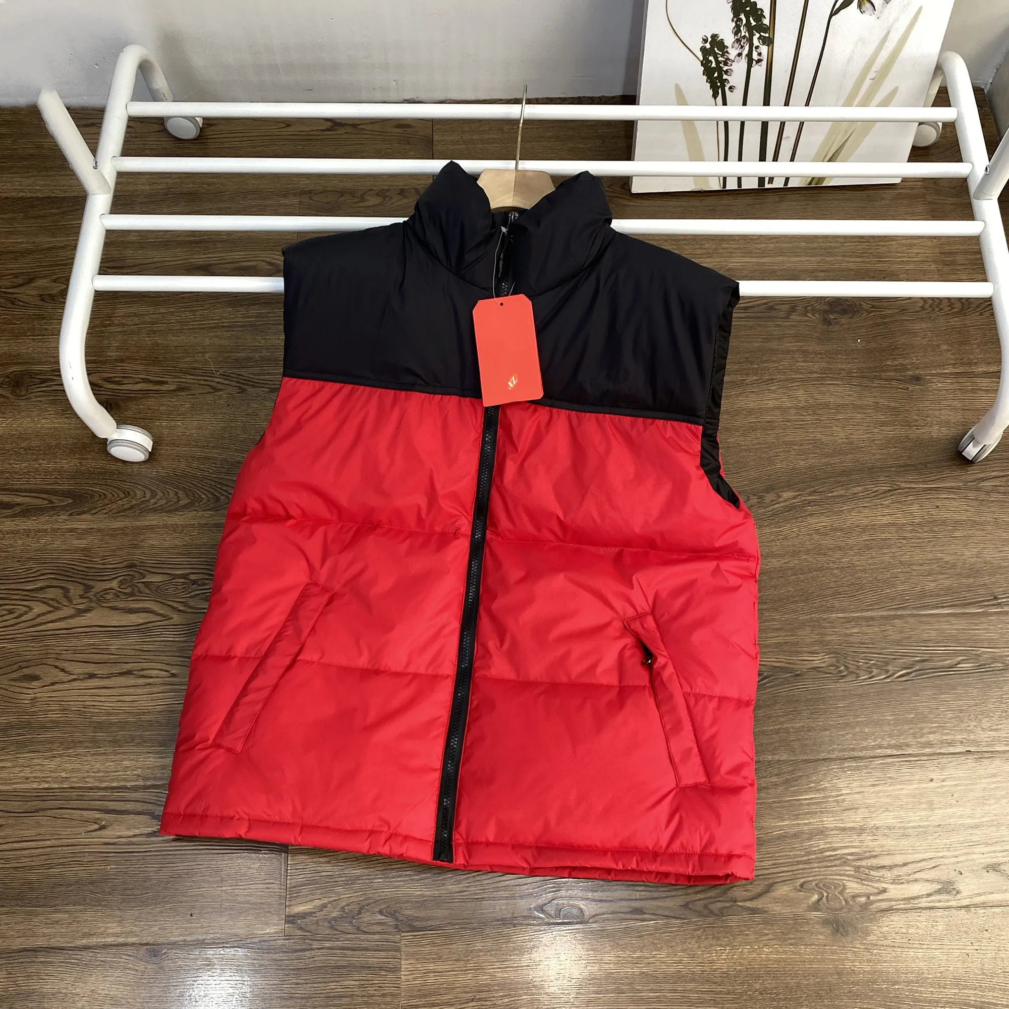 2021 New North Winter Mäns Broderi Puffer Jacka Casual Brand Down Parkas Varma Ski Mens Face Vest 60 Red