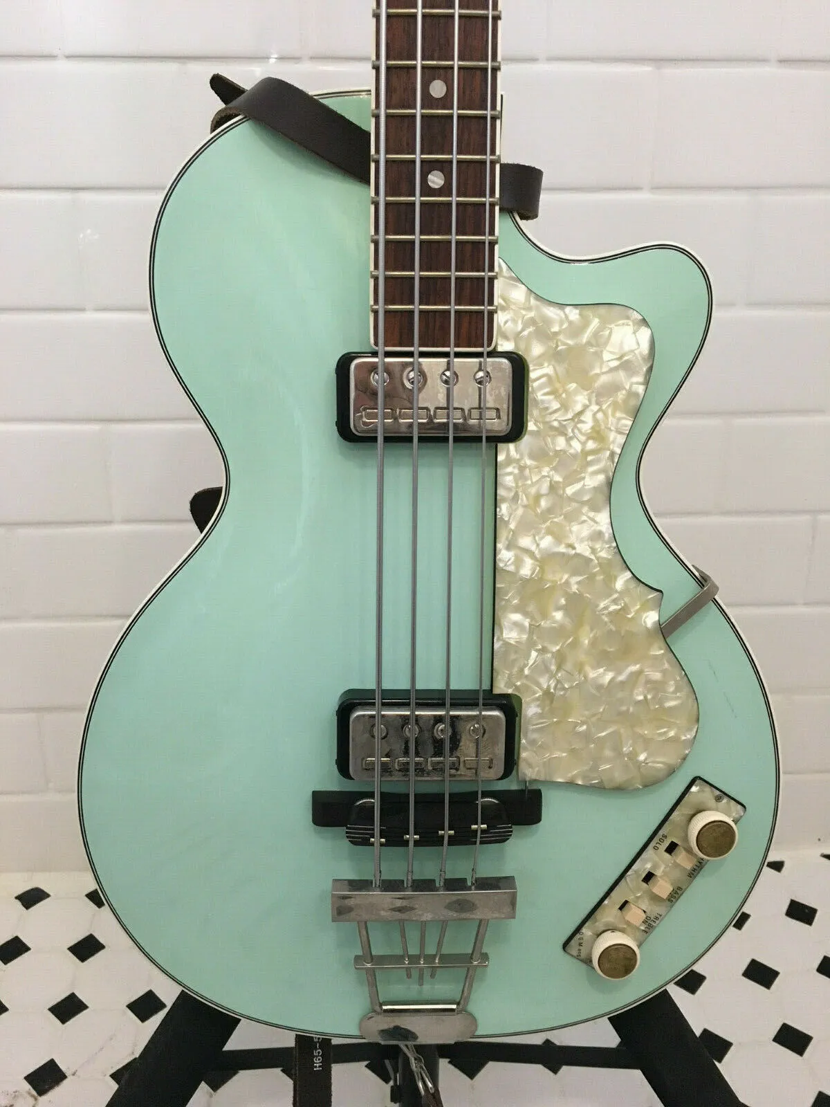 125-årsjubileum 1950-talet Hofner Violin Club Green Electric Bass Guitar 30 "Kortskalig, Vit Pearl Pickguard