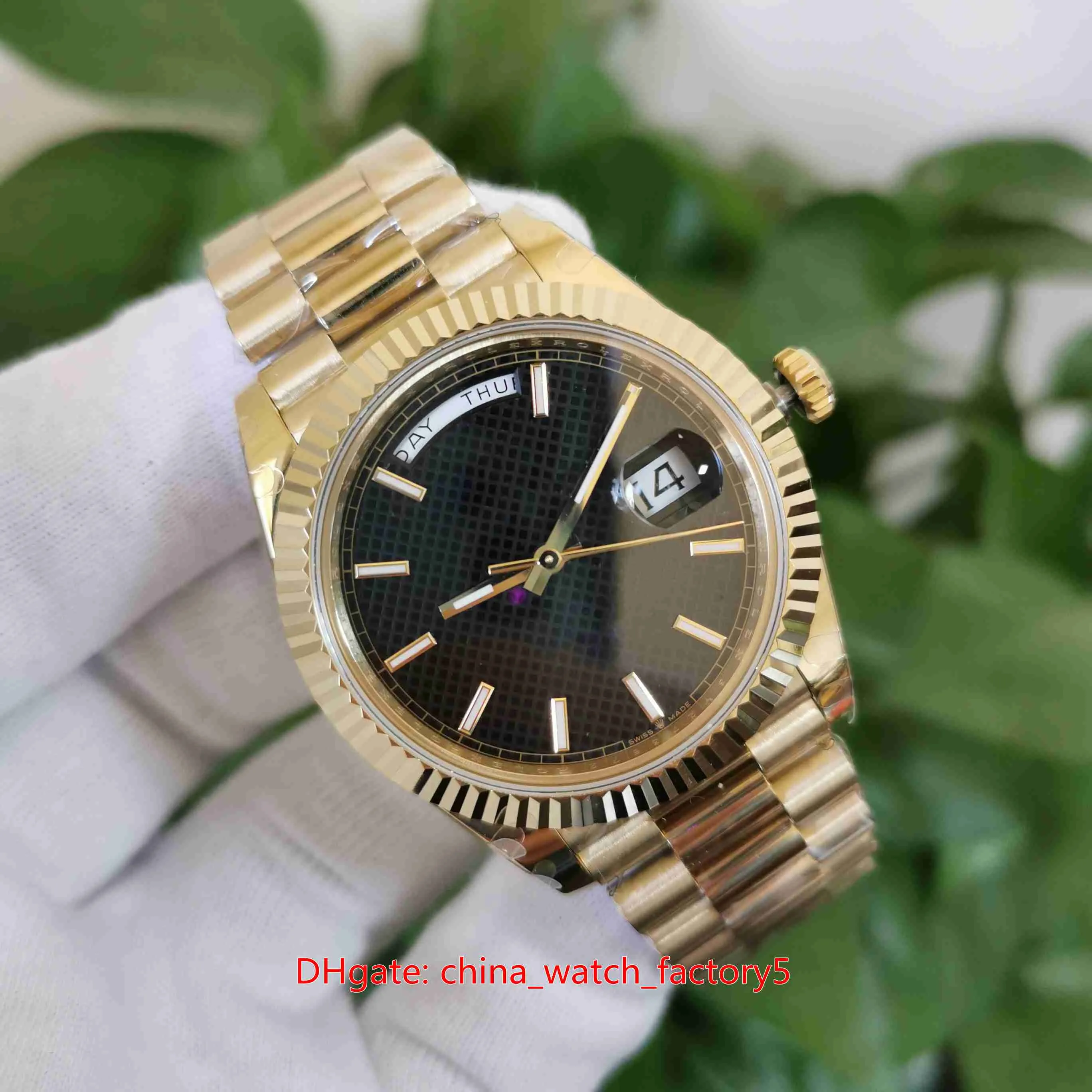 Luxury 40mm 18k Yellow Gold Automatic Mens Watch with Date Sapphire Crystal Stainless Steel Band 228238