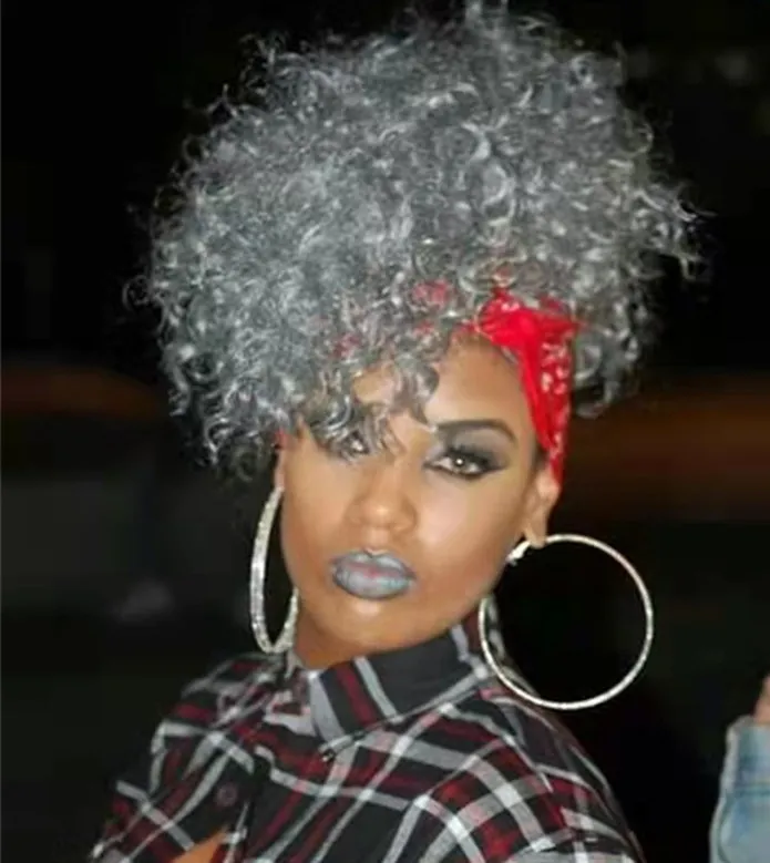 Saf Gri Afro Puf İpli At Kuyruğu Bun Bang İnsan Kısa Kinky Gri Midilli Kuyruk Updo Saç Uzantıları Klipler, Doğal Görünümlü Kıvırcık Kadın Hairpieces 120g 140g