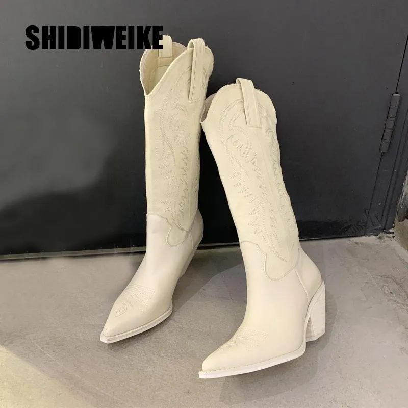 Moda Trend Embossed Microfiber Skórzane Kobiety Buty Spiczaste Toe Western Cowboy Buty Kobiety N Kitki Quality High Boots