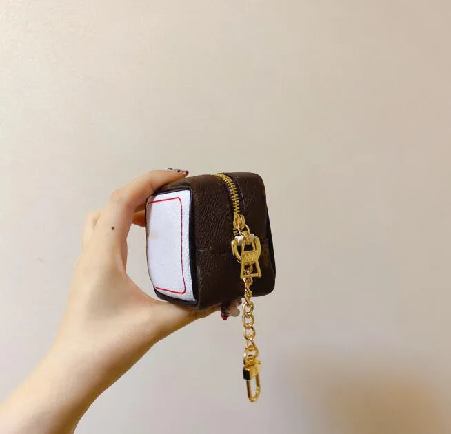 2022 Tärningsbrev Högkvalitativ plånbok Nyckelring Tillbehör Unisex Designer Coin Case Key Ring PU Läder Mönster Bilväska Keychain Smycken