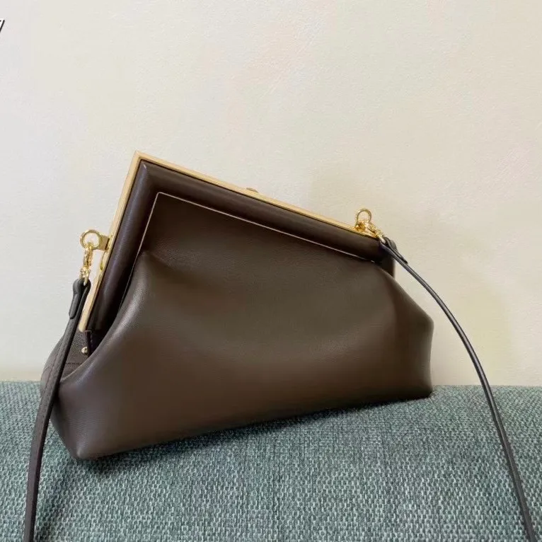 Ladies Evening Dress Messenger Shoulder Bag Designer Fashion Women`s High Quality Genuine Leather Handheld Card Holder Wallet Wholesale Dicky0750