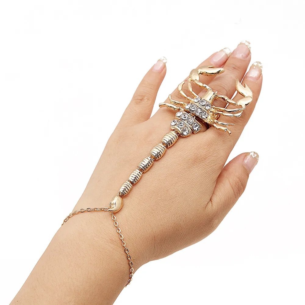 Överdrivna personlighetsmycken sätter legering diamant skorpion armband armband ring en grossist