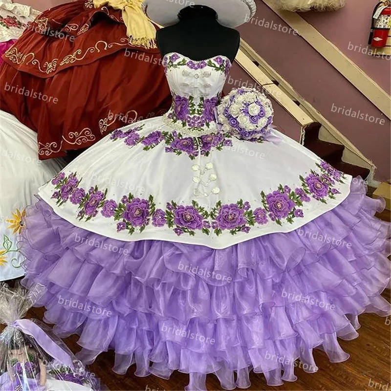 Lila ljus lila quinceanera klänningar med kristall elegant organza ruffles boll klänning prom party dress lyx broderi vestidos de 15 años 2021 formellt slitage