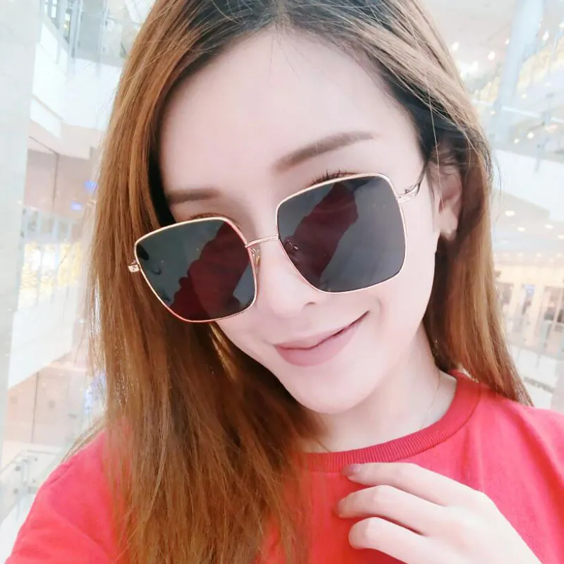 Oversized Square Sunglasses - UV400 Protection, Metal Frame  display picture 1