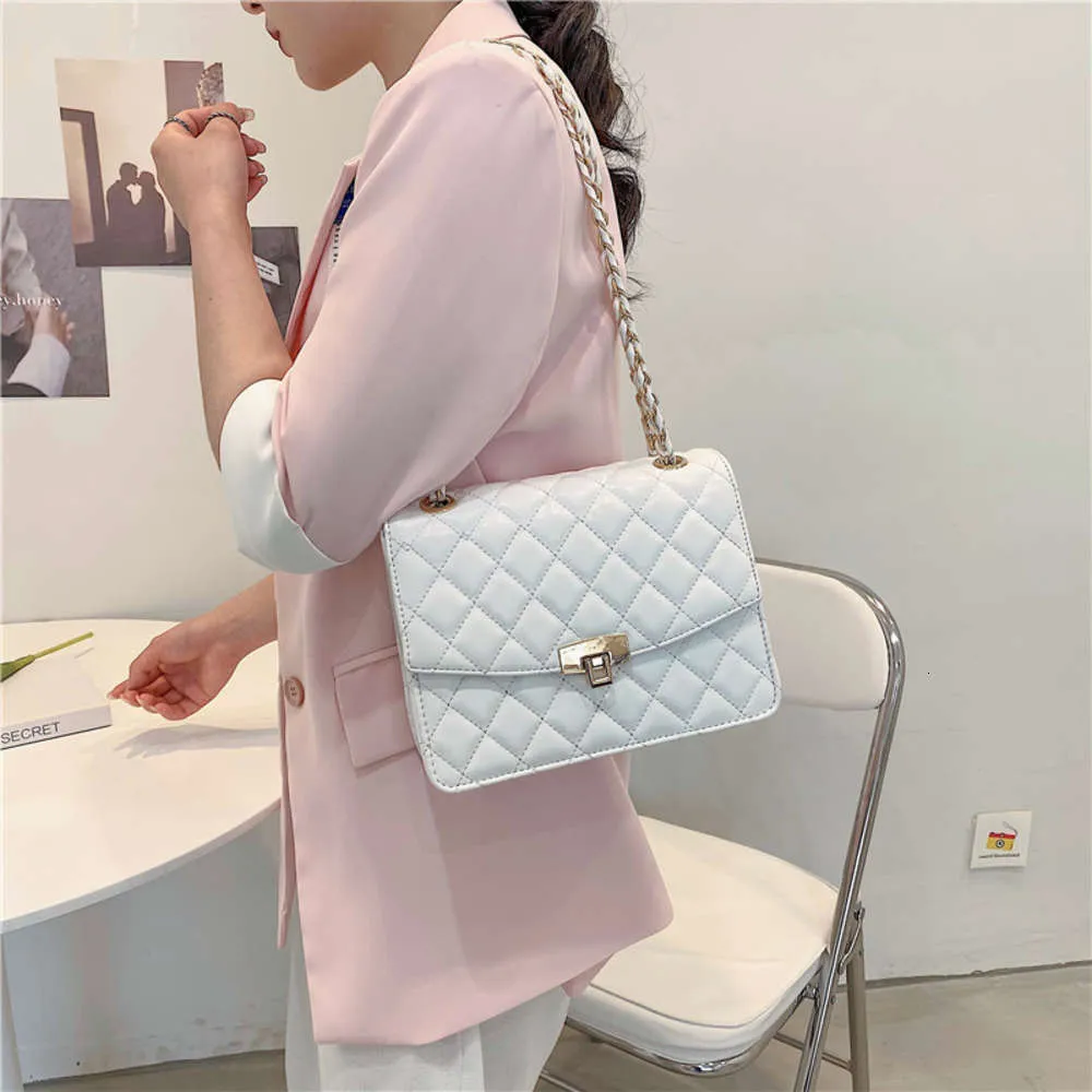 美品 chiiibag　ホワイト Chiikawa GU Chikawa Usagi Hachiwate Shoulder Bag White Pouch