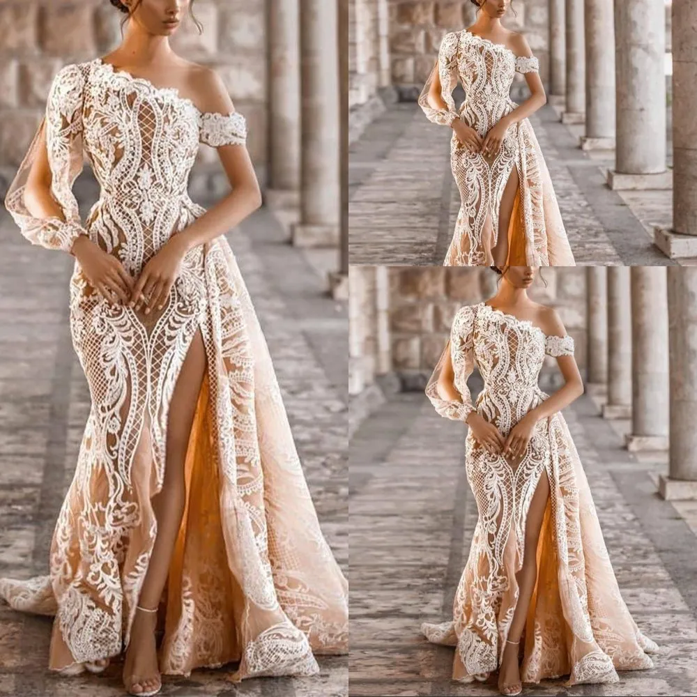 2021 Champanhe Vestidos de Noiva Sereia de Um Ombro Vestidos de Noiva Formais Fendas na Coxa Manga Longa Apliques de Renda Branca Sobressaia Trem Destacável Praia Plus Size