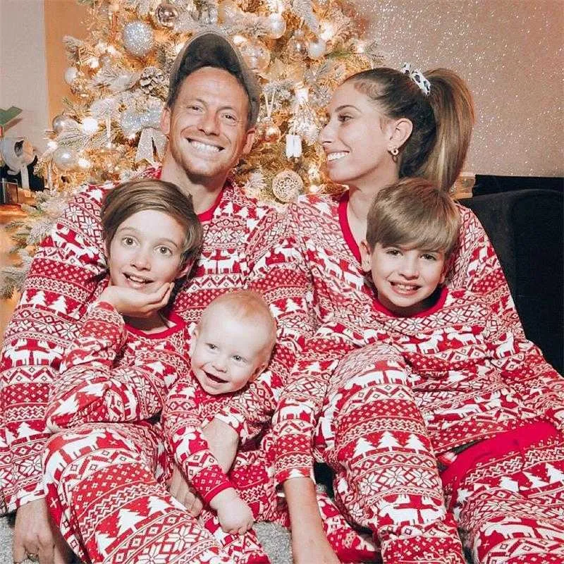 Christmas Whole Family Set Floral Print Mom and Son Matching Clothes Daddy Daughter Home Party Outfit Family Pography Pyjamas 211012