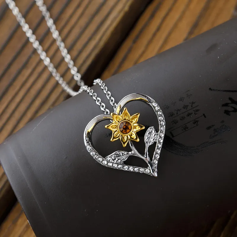 Retro Temperament Girl Jewelry Sunshine Silver Gold Sunflower Necklace Womens Friends Valentine Necklaces ZWL532