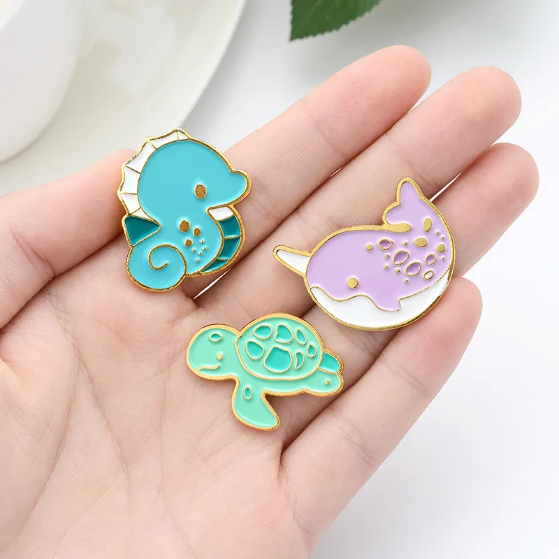 Email Turtle Sea Horse Whale Broche Pins Leuke cartoon Marine Dierrapje Pin Toop Shirt Bag Cosage Vrouwen Kinderen Mode Jewelry Will en Sandy