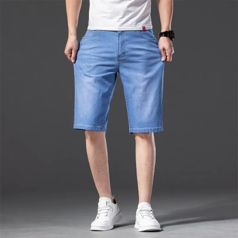 Stretch marca de verão fina de alta qualidade algodão jeans jeans homens joelho comprimento suave luz azul casual shorts mais tamanho 28- 220301