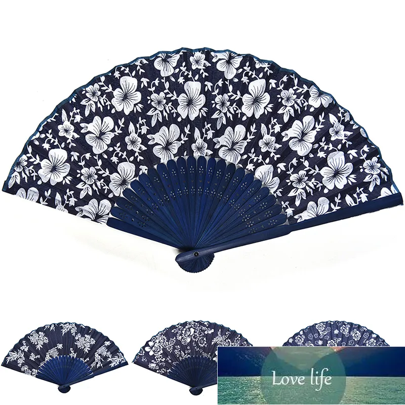 Flor Design Chinês estilo azul tecido mão fã com tingido azul quadro de bambu festa de casamento favor de fábrica preço de fábrica especialista qualidade Último estilo original status original