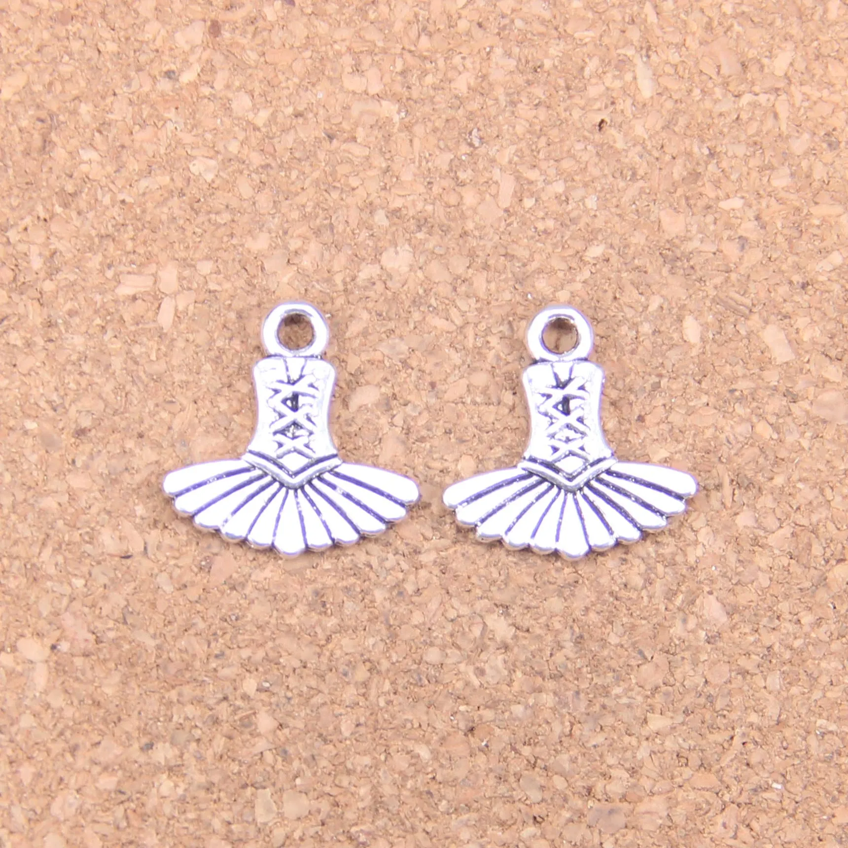 100st Antik Silver Bronze Plated Ballet Dress Tutu Ballerina Charms Pendant DIY Halsband Armband Bangle Fynd 17 * 17mm