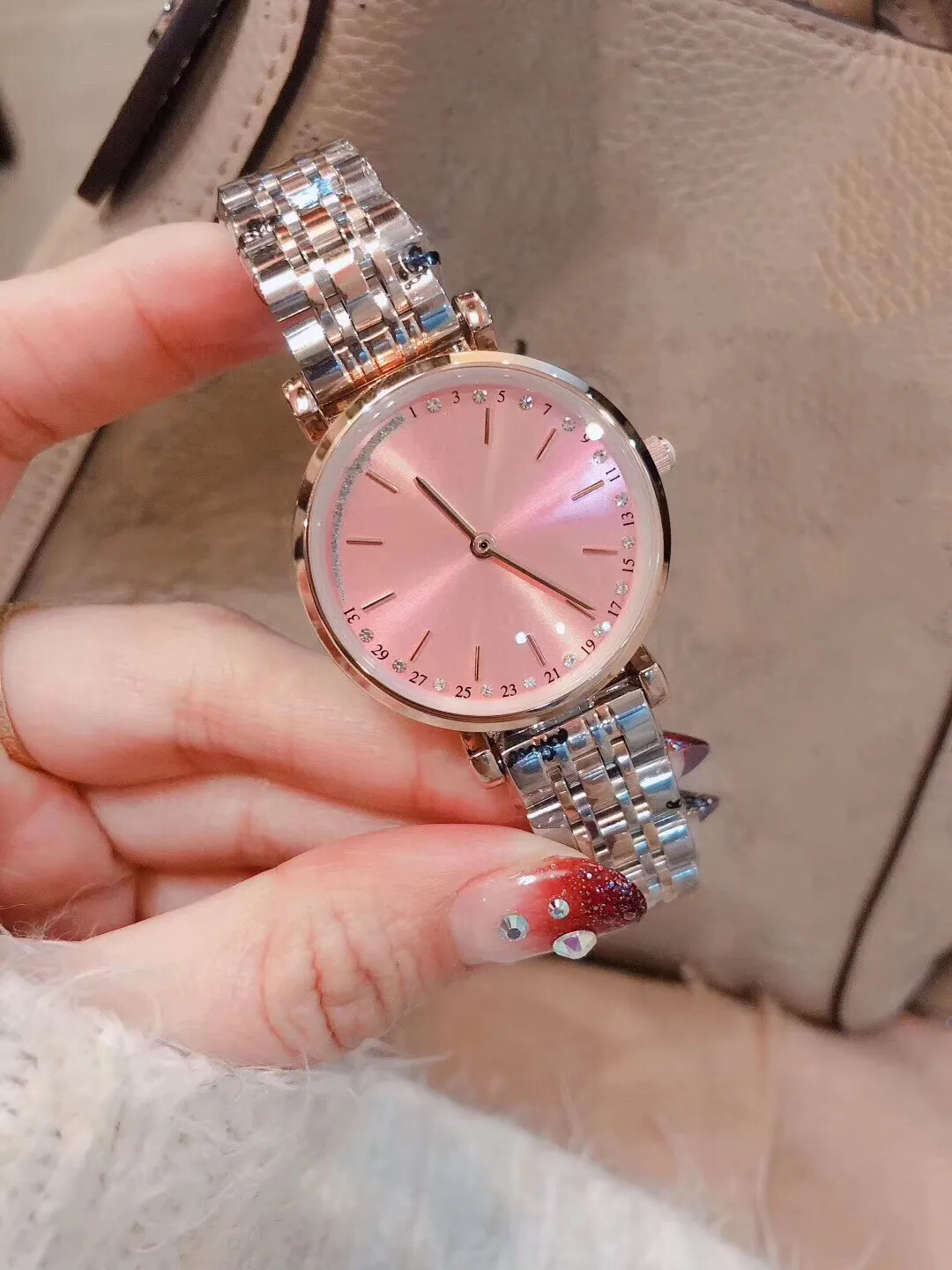 Casual Women Rhinestone Quartz Watch Ny Mode Geometrisk Circle Armbandsur Ladies Silver Rostfritt Stål Datum Klocka