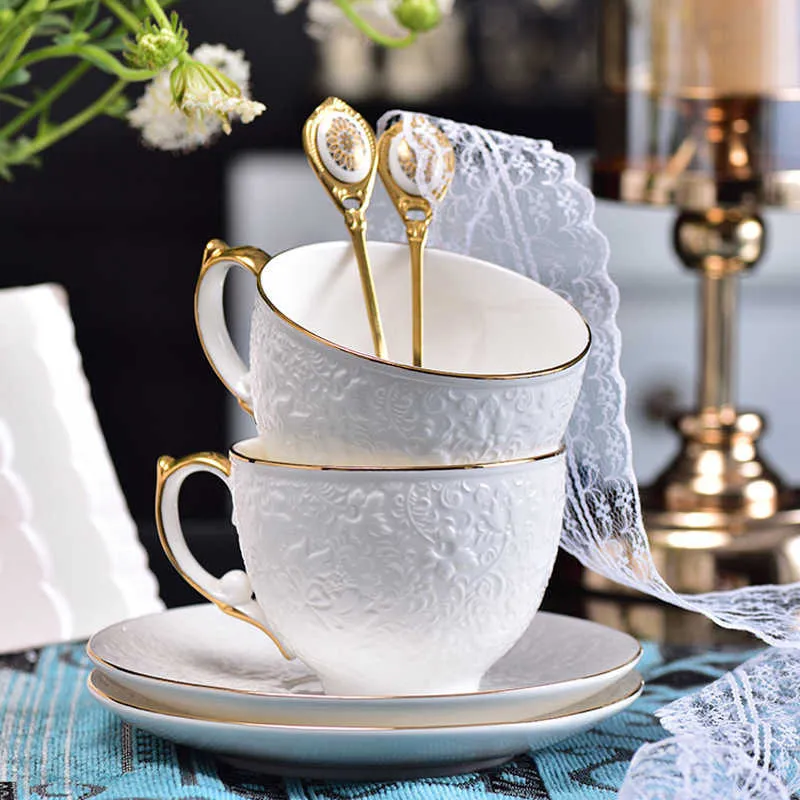 Juego de café y platillo de cerámica Flor dorada en relieve Luz Exquisita taza de té de la tarde de lujo con cuchara