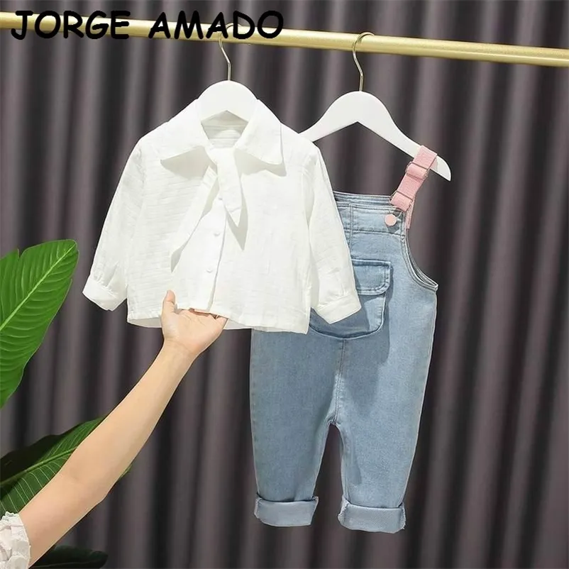Toddler Girl Fall Kläder S Outfits Vit Bowtie Shirt + Denim Suspender Byxor 2st Baby E20301 210610