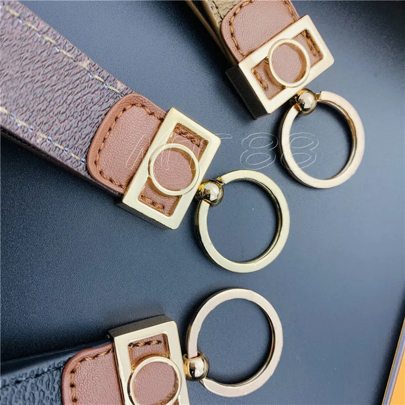 Fashion brand Key chain Buckle lovers Car Keychain Handmade Leather Designers Keychains Men Women Bag Pendant Accessories High Quality