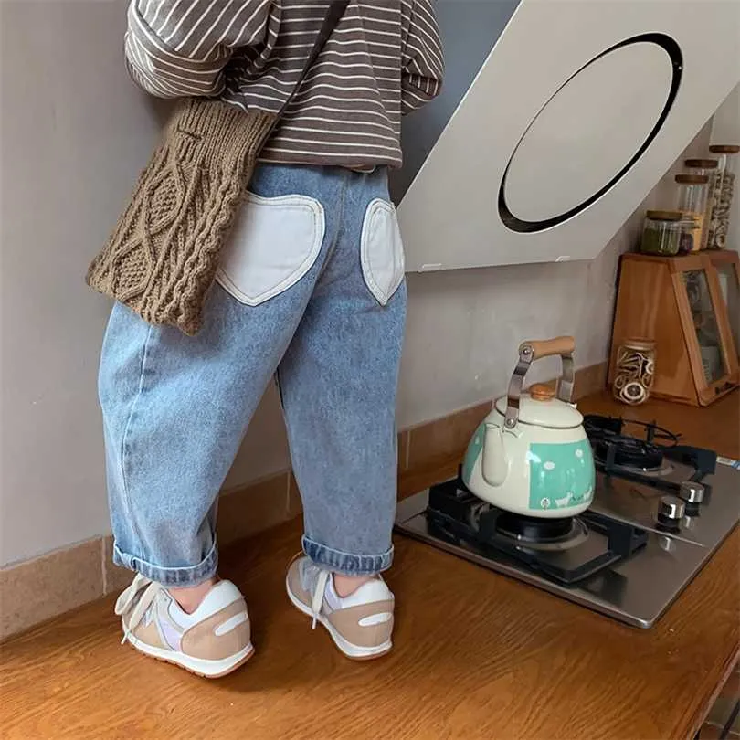 Spring Autumn Baby Girls Fashion Back Heart Shape Pocket All-match Jeans Kids Children Patchwork Waist Casual Denim Pants 211102