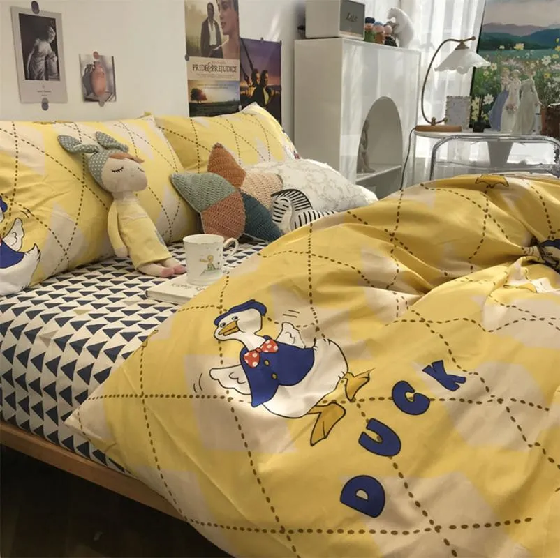 注目のブランド 寝具セットかわいい漫画黄色いアヒルの幾何学巣のセットティーン 綿ツインフルクイーンキングホームテキスタイルベッドシーツピローケース布団カバー 公式通販ショップ Axelsonsspa Se