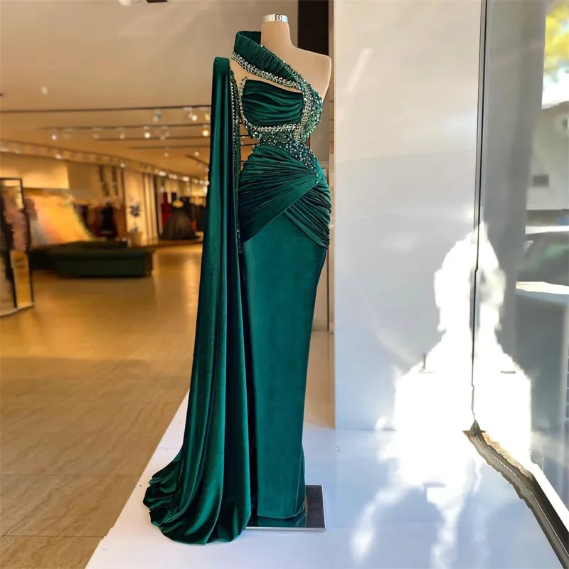 Elegante grüne Meerjungfrau-Abendkleider aus Samt, One-Shoulder-Halfter, Perlen, Party-Festzug-Kleider, Damen-Abschlussballkleid, Rüschen, bodenlang, anmutige Robe De Soriee