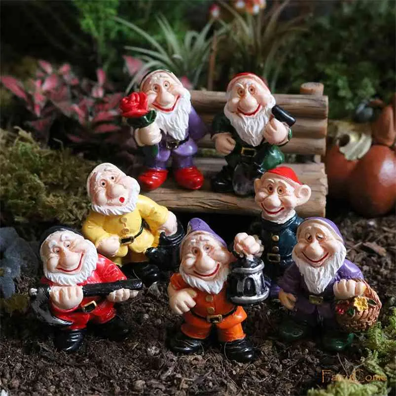 Set med 7 miniatyrfeary Gnomes dvärg figurer mini harts trädgård gnomes elf figurer rolig bonsai micro staty dekoration 210811