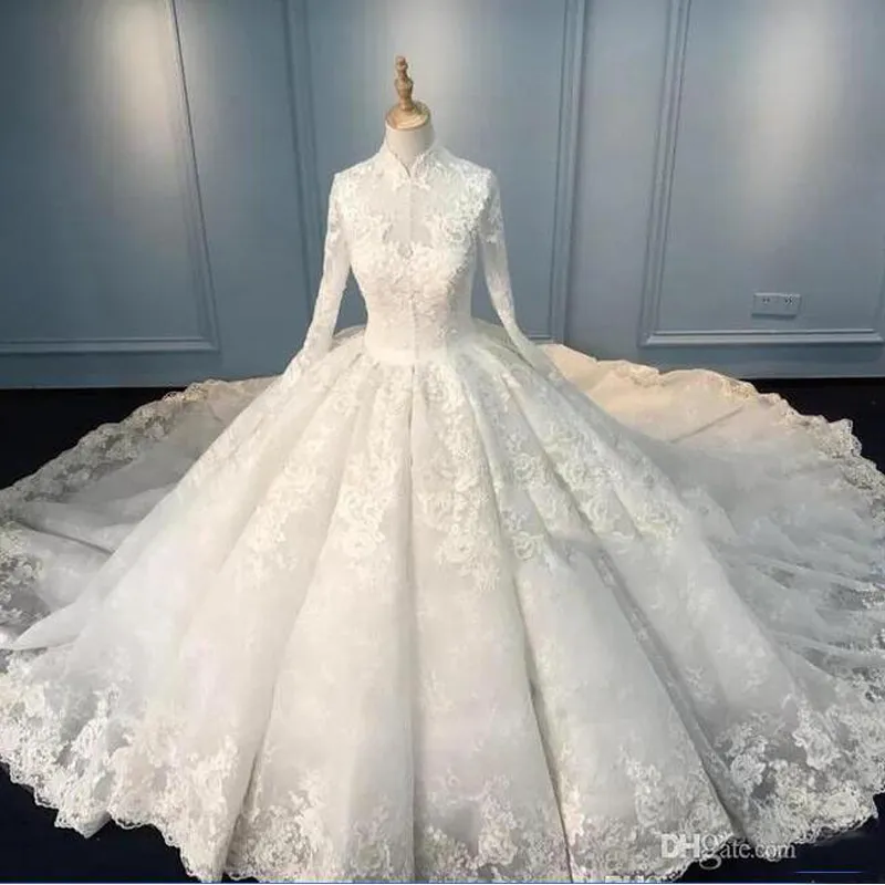 New Arrival Lace Applique Empire Waist Wedding Dress With Long Sleeves High Collar Vintage Dresses for Castle