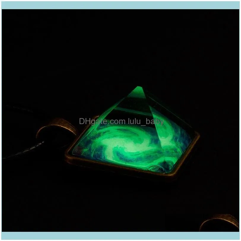 Pendant Necklaces Rinhoo Pyramid Shape Luminous Women Glow In The Dark Geometric Glass Leather Chain Child Jewelry Gift